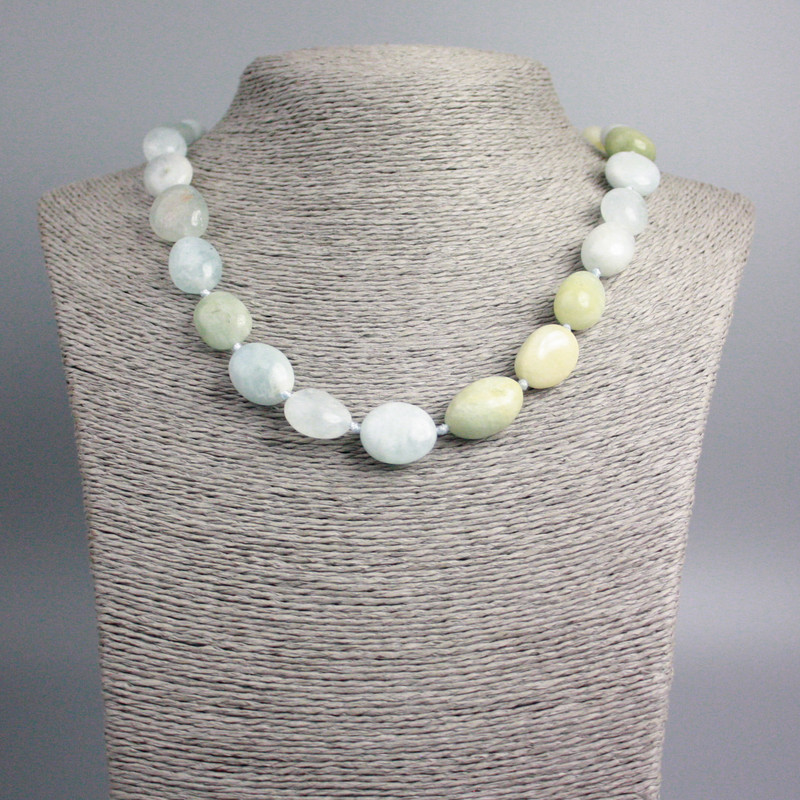 שרשרת מורגנייט מאבן טבעית מחורצת, קוטר 14×11 מ״מ ±, אורך 49 ס״מ ±