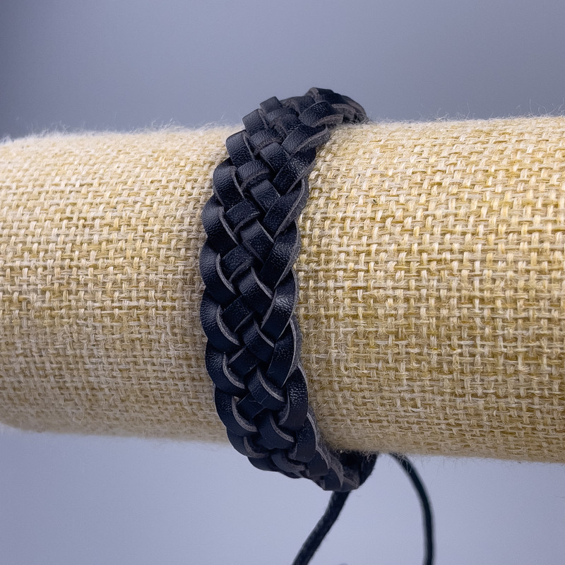 צמיד עור אקולוגי שחור, אורך 18–25 ס"מ, עובי 14 מ"מ, עם שרוך מתכוונן