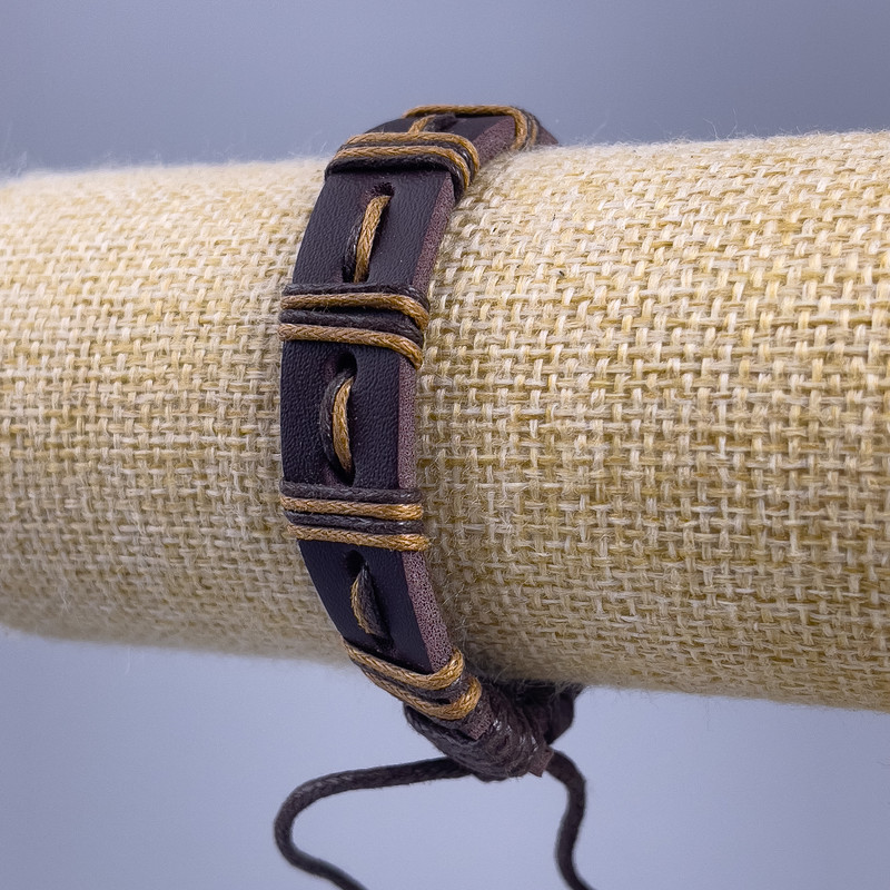 צמיד מעור אקולוגי חום, אורך 18–25 ס״מ, עובי 12 מ״מ, עם סגירה מתכווננת