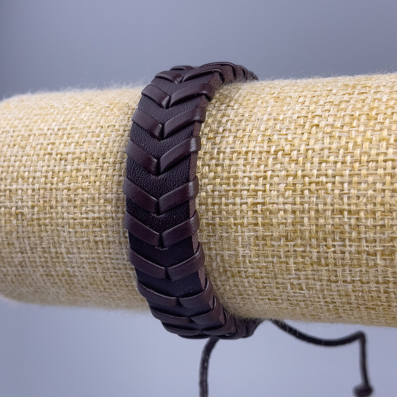 צמיד עור אקולוגי חום, אורך 18–25 ס״מ, עובי 14 מ״מ, עם סגר כוונן