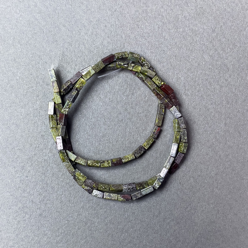 חרוזים יאשמה «דם הדרקון» אבן טבעית מלבנית, בקוטר 2×4.5 מ״מ, אורך 38 ס״מ על חוט