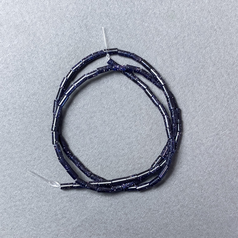 חרוזי אבנטורין «ליל קהיר» חתוכים, קוטר 2×4 מ״מ, אורך כ-38 ס״מ על חוט