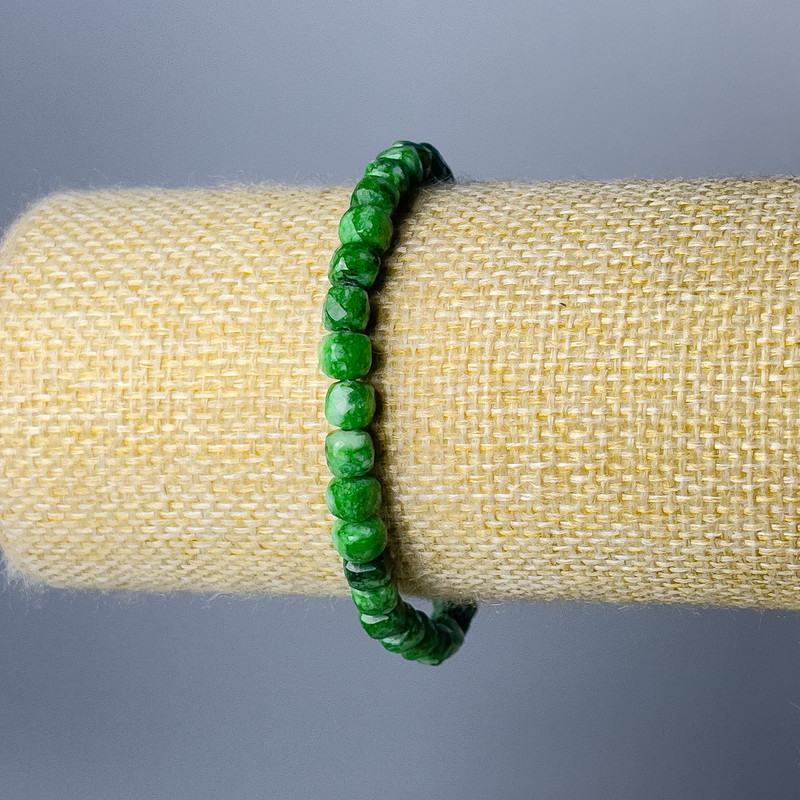 צמיד כריזופרז מאבן טבעית, קוביות מחוצבות בקוטר 5.5 מ״מ, אורך 18 ס״מ (אלסטי)