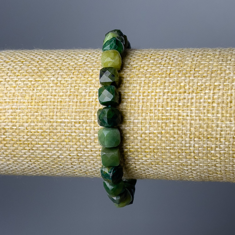 צמיד מגוון מאבנים טבעיות בצורת קוביות מחוספות, קוטר 7,5 מ״מ, אורך 18 ס״מ (מתיחה)