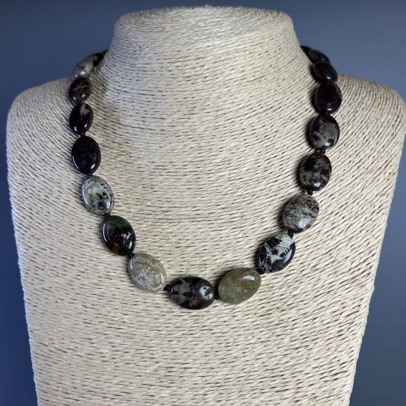 שרשרת יאשמה פיקאסו אבן טבעית בצורת אליפסה, קוטר 13×18×6 מ״מ +-, אורך 49 ס״מ +