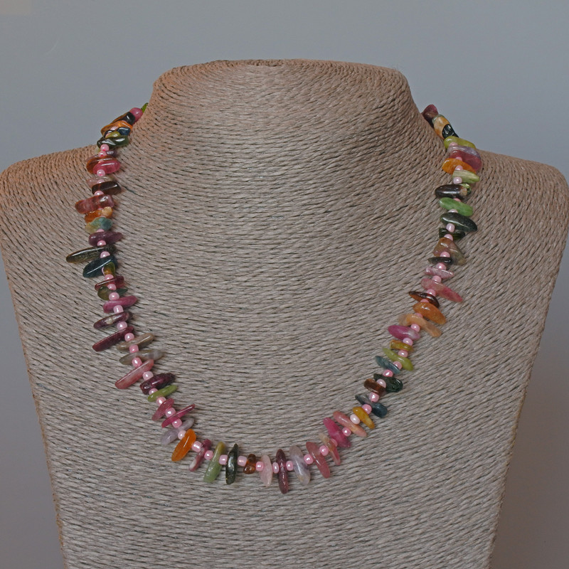 שרשרת טורמלין מאבן טבעית — גרגרי טורמלין «מחט», קוטר 13×3 מ״מ ±, אורך 47 ס״מ +