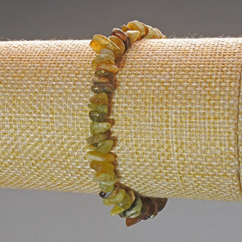 צמיד גרוסולר (גרנט ירוק) שברי אבן טבעית, קוטר 7×3 מ״מ, אורך 18 ס״מ (אלסטי)