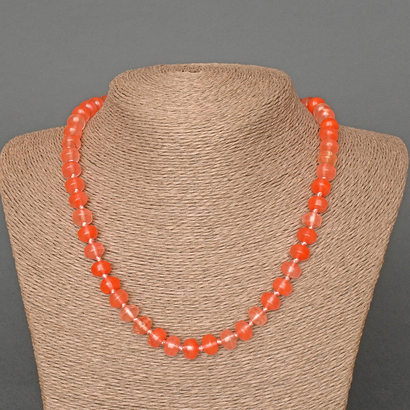 מחרוזת חלצדון מאבן טבעית חלקה בצורת רונדל, קוטר 9×7 מ"מ+-, אורך 49 ס"מ+-